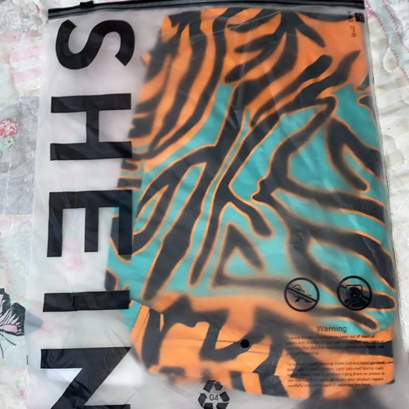 Orange and green zebra print short romper shein xs - Picture 3 of 4